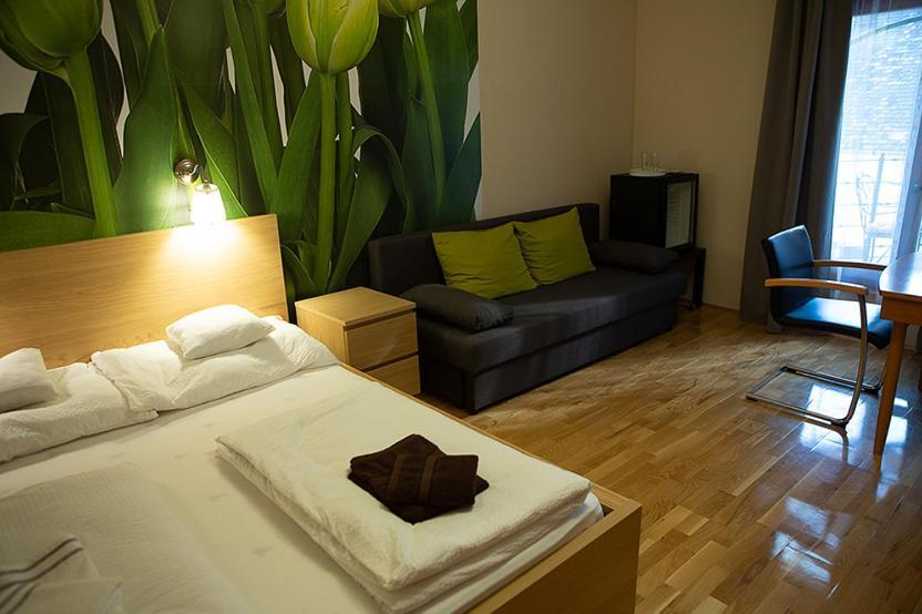 Hunyadi Panzio-apartman * Makó